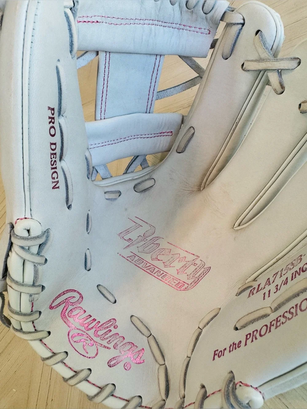 Rawlings Liberty Advanced 11.75” Fastpitch Softball Glove White/Pink RLA715SB-2W